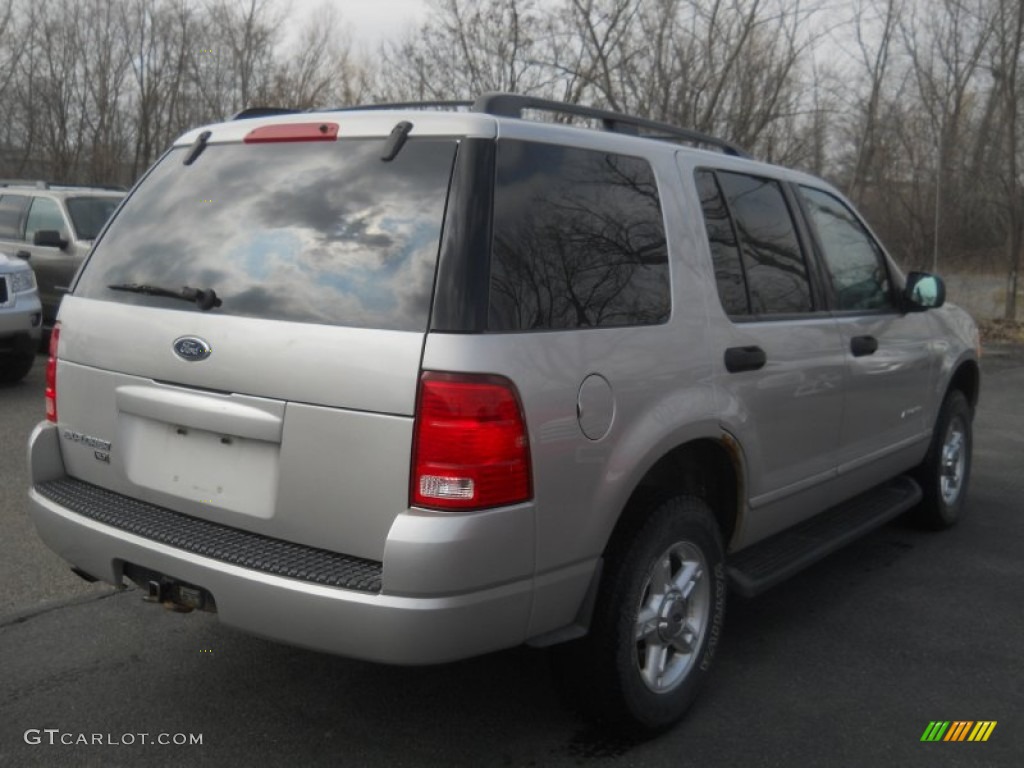 2004 Explorer XLT 4x4 - Silver Birch Metallic / Graphite photo #2
