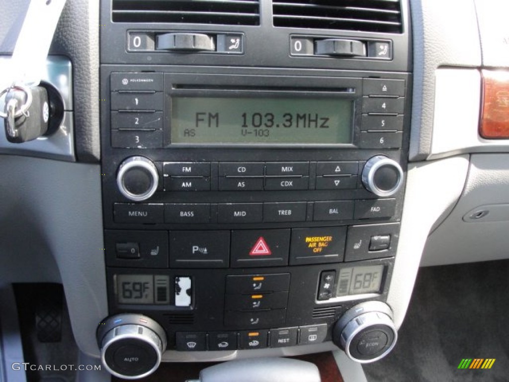 2005 Volkswagen Touareg V6 Controls Photo #62508597