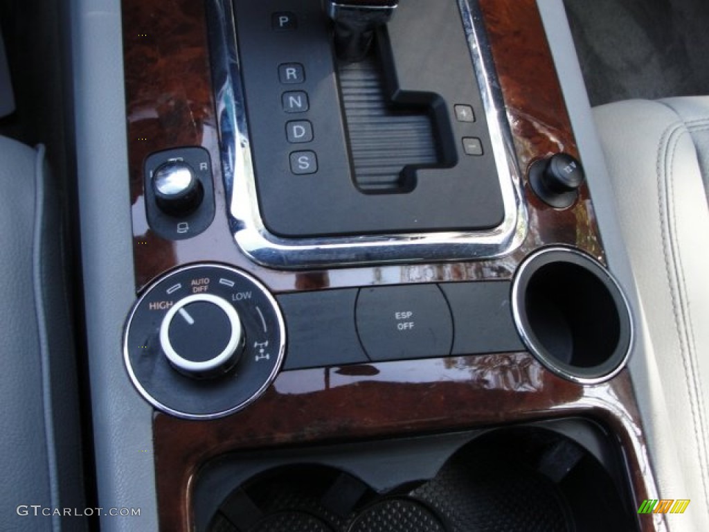 2005 Volkswagen Touareg V6 Controls Photo #62508622