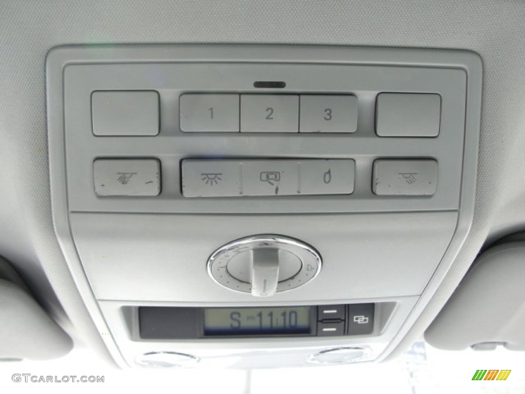 2005 Volkswagen Touareg V6 Controls Photo #62508706