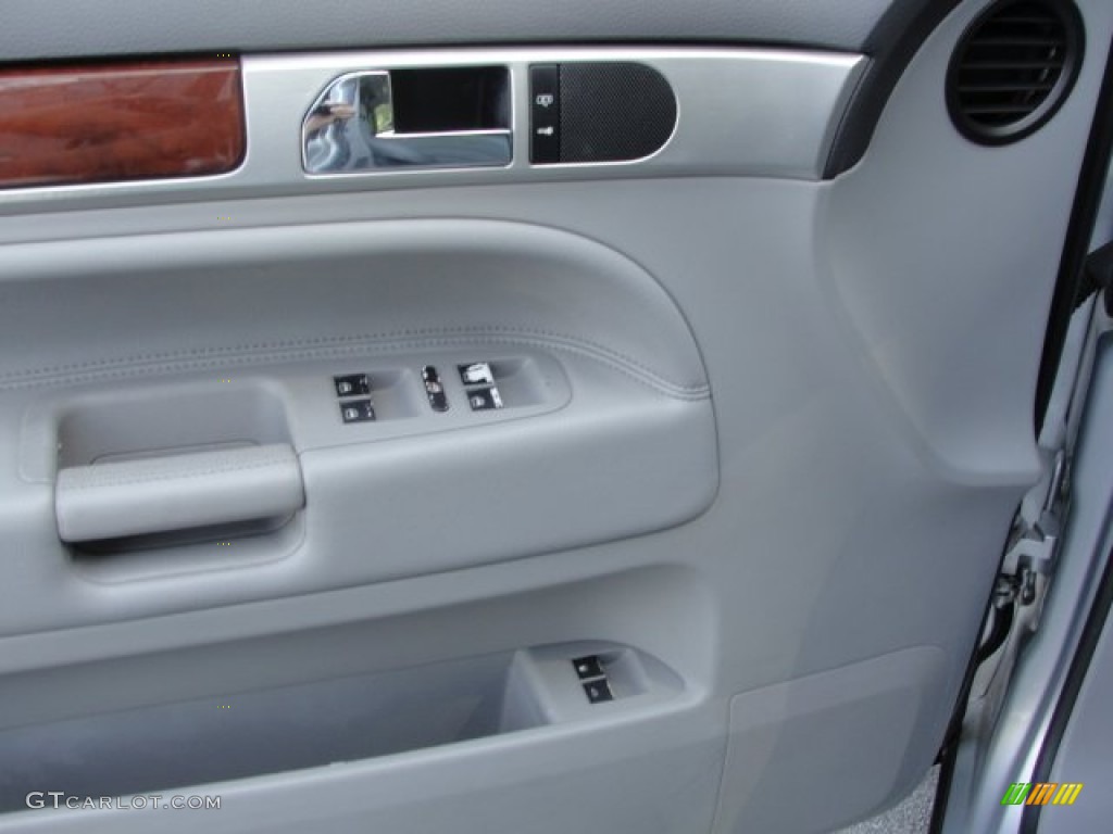 2005 Volkswagen Touareg V6 Kristal Grey Door Panel Photo #62508721