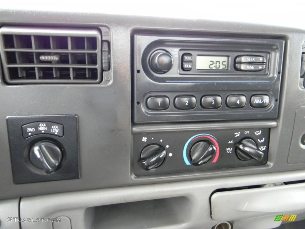 2002 Ford F350 Super Duty XL Regular Cab 4x4 Controls Photo #62508904