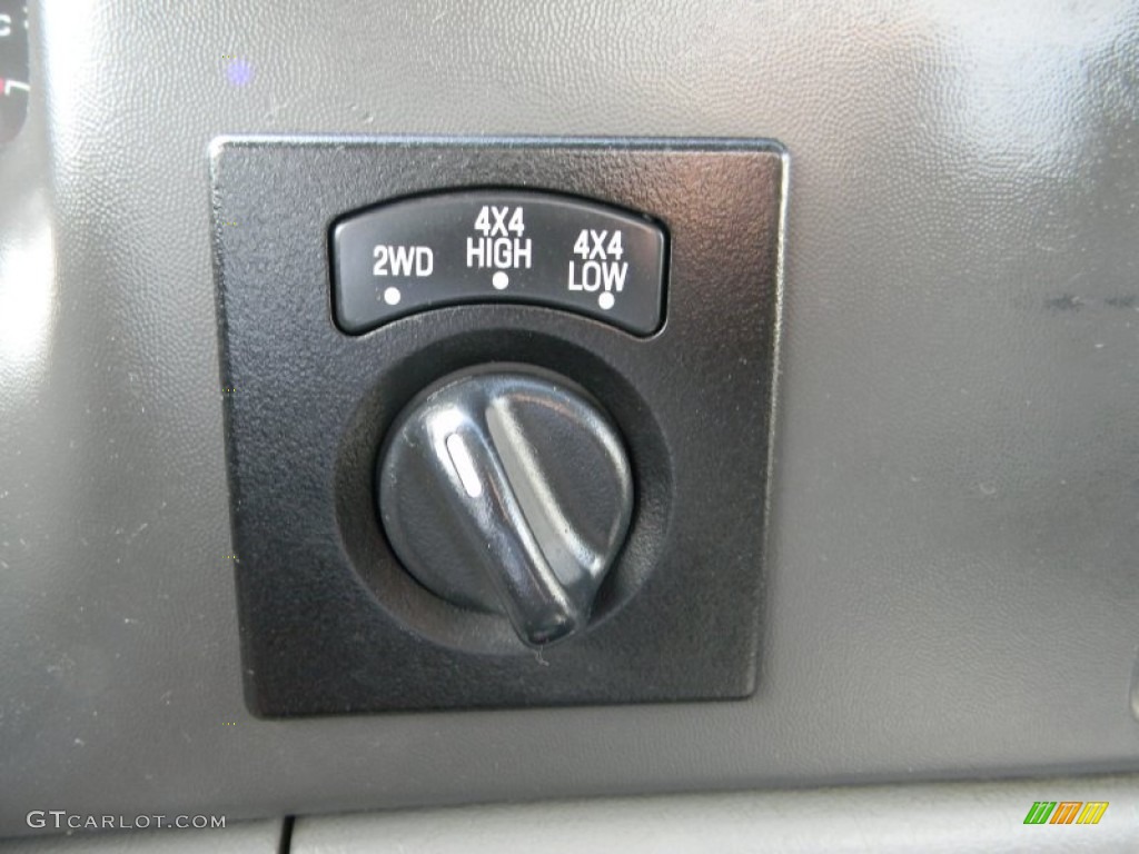 2002 Ford F350 Super Duty XL Regular Cab 4x4 Controls Photo #62508913