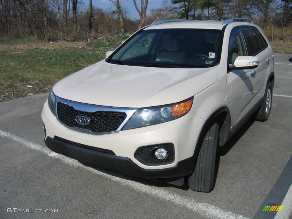 2011 Sorento LX AWD - Snow White Pearl / Beige photo #2