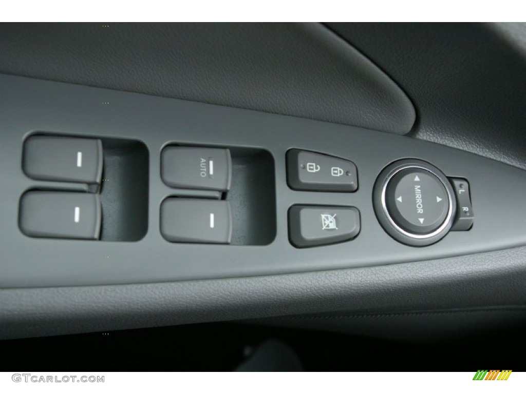 2011 Hyundai Sonata SE Controls Photo #62519869