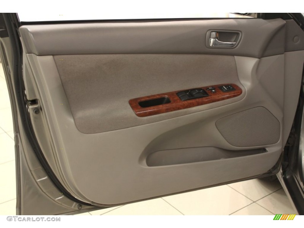 2005 Toyota Camry XLE Gray Door Panel Photo #62520568