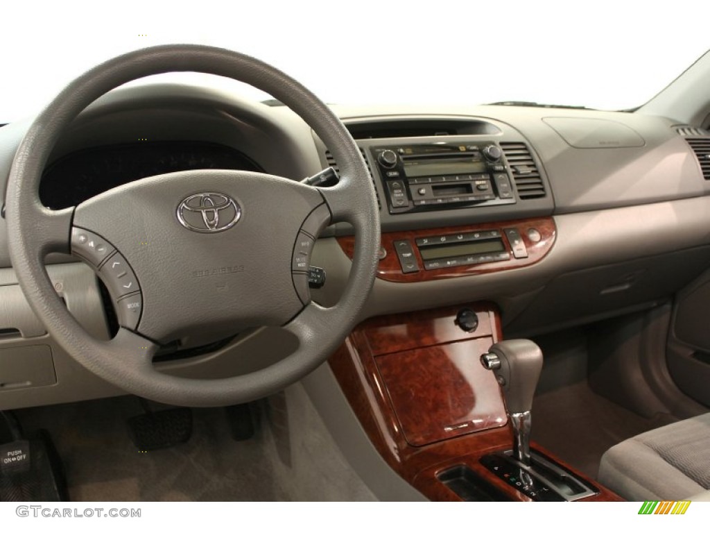 2005 Toyota Camry XLE Gray Dashboard Photo #62520619