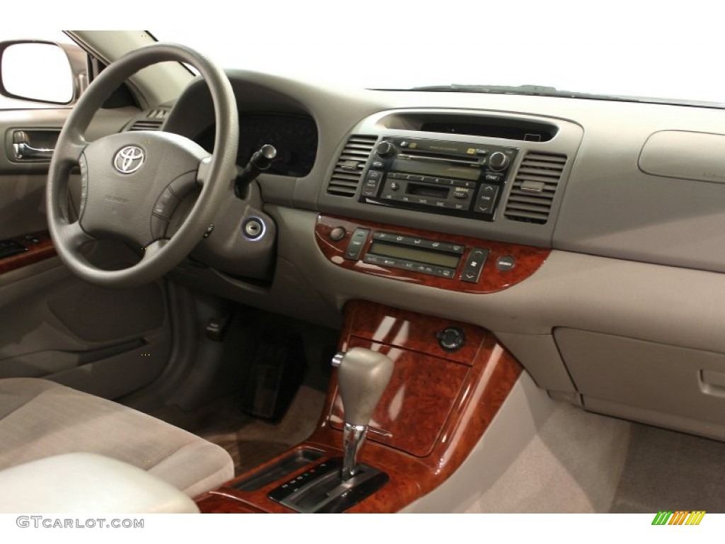 2005 Toyota Camry XLE Gray Dashboard Photo #62520687