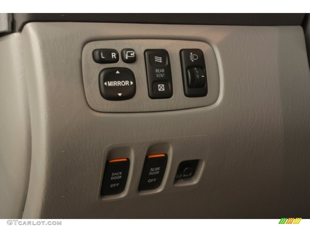 2007 Toyota Sienna XLE Limited AWD Controls Photo #62520839