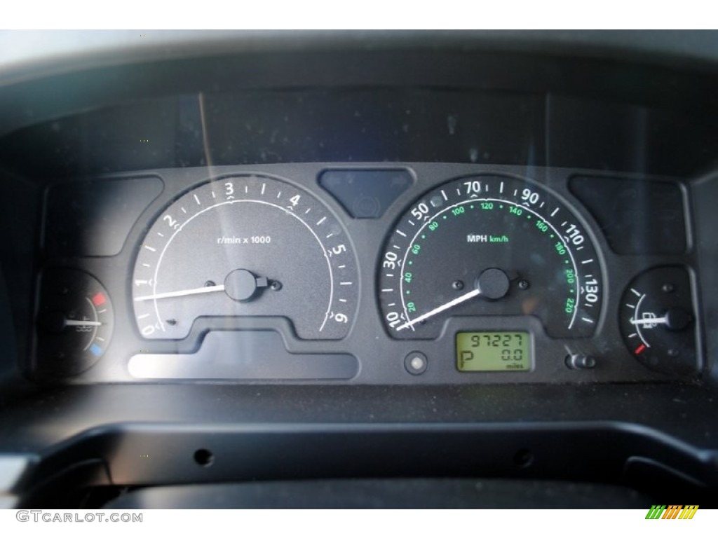 2003 Land Rover Discovery SE Gauges Photo #62520943