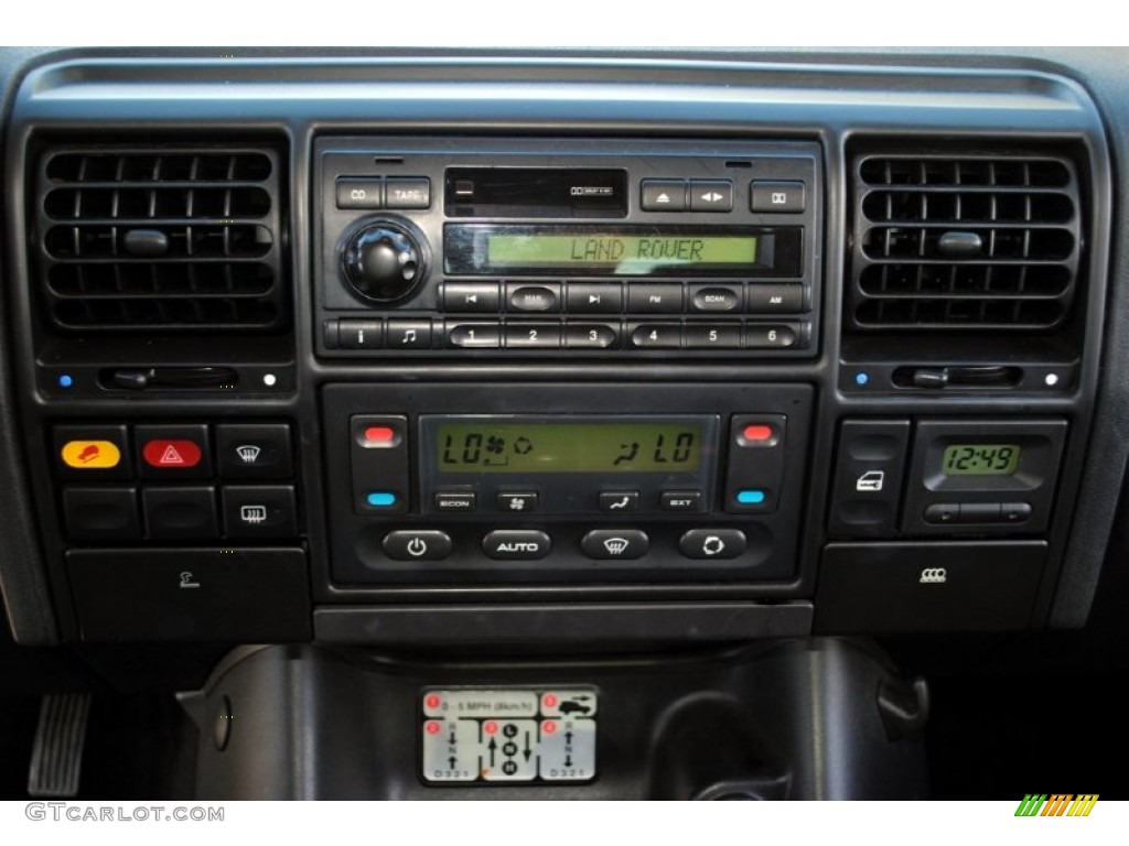 2003 Land Rover Discovery SE Controls Photo #62520958