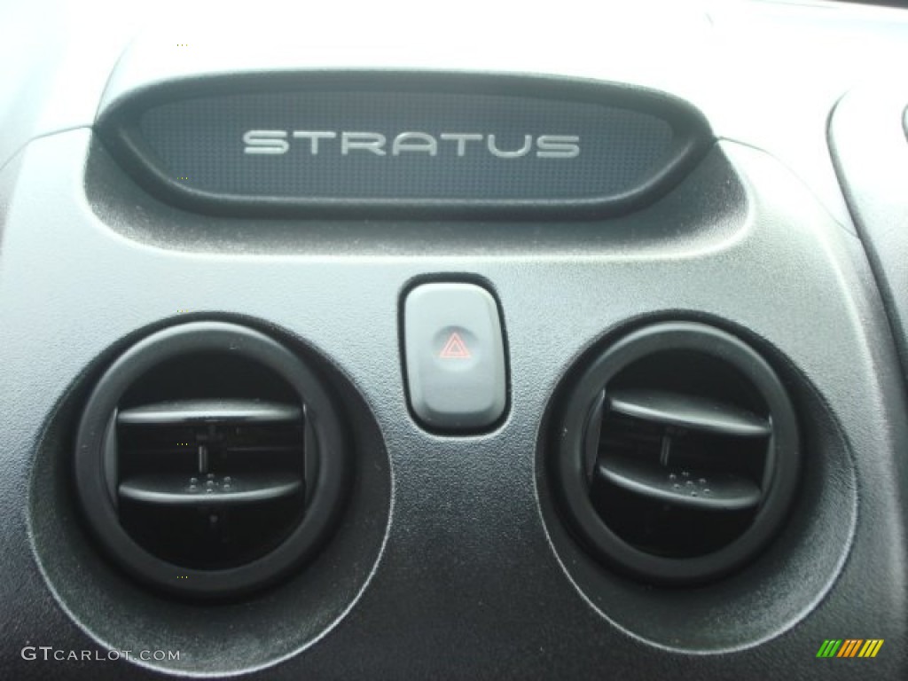 2002 Stratus SE Coupe - Dark Titanium Metallic / Black/Light Gray photo #15