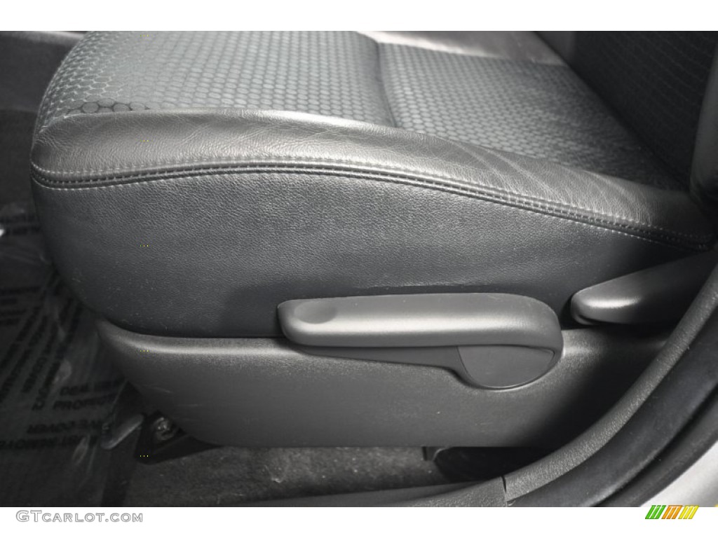 2009 Pontiac Vibe GT Front Seat Photos