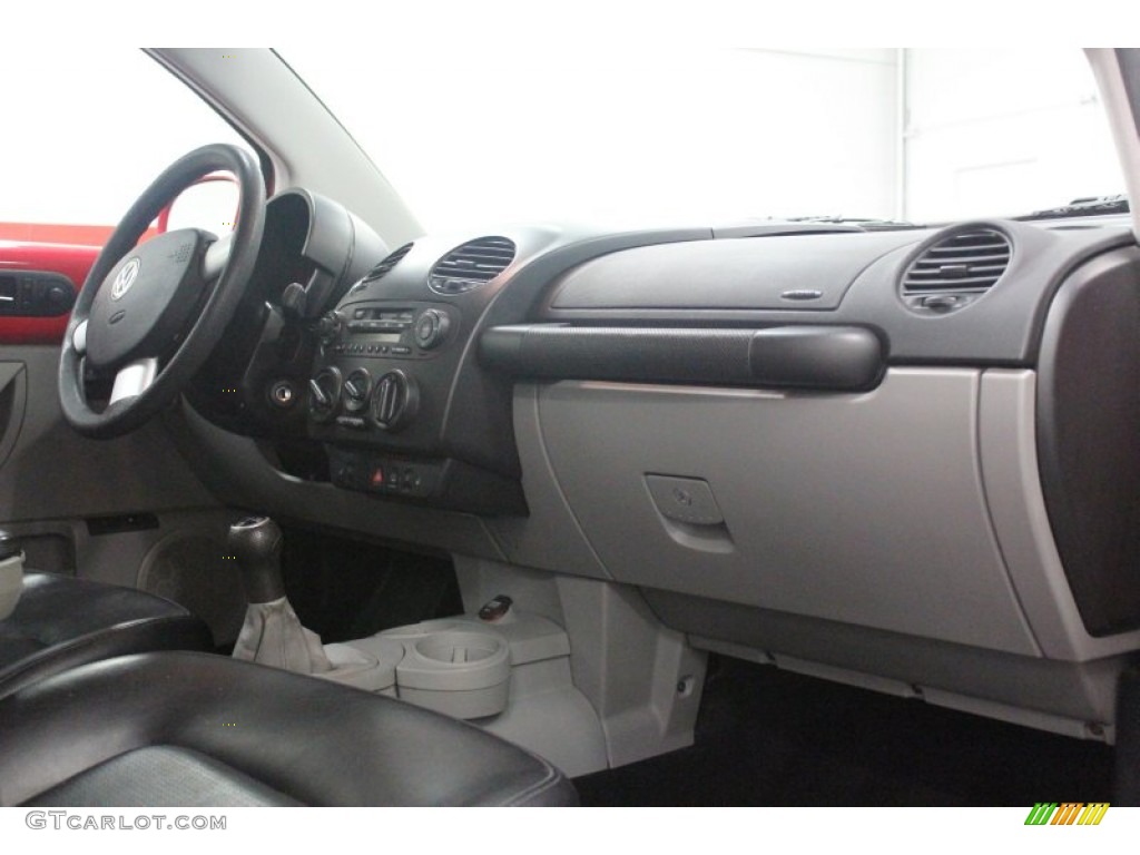 2002 Volkswagen New Beetle GLS TDI Coupe Dashboard Photos