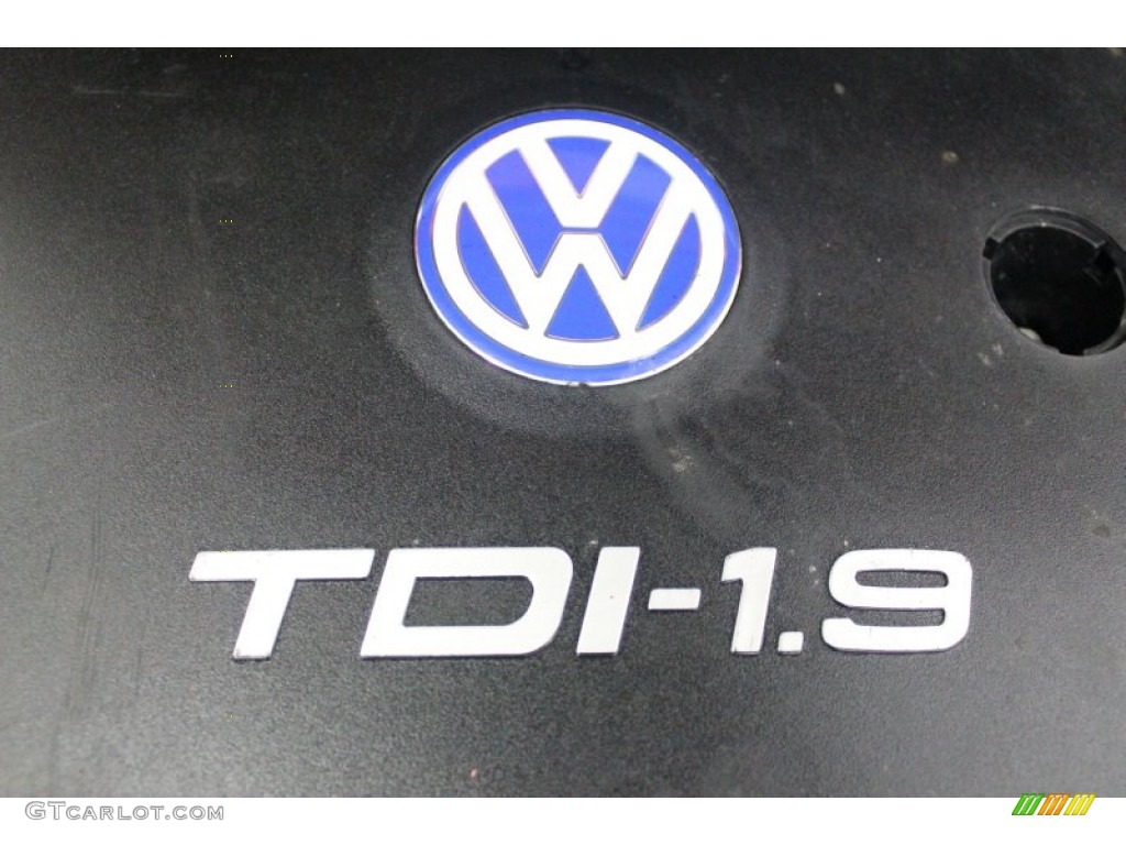 2002 Volkswagen New Beetle GLS TDI Coupe Marks and Logos Photos