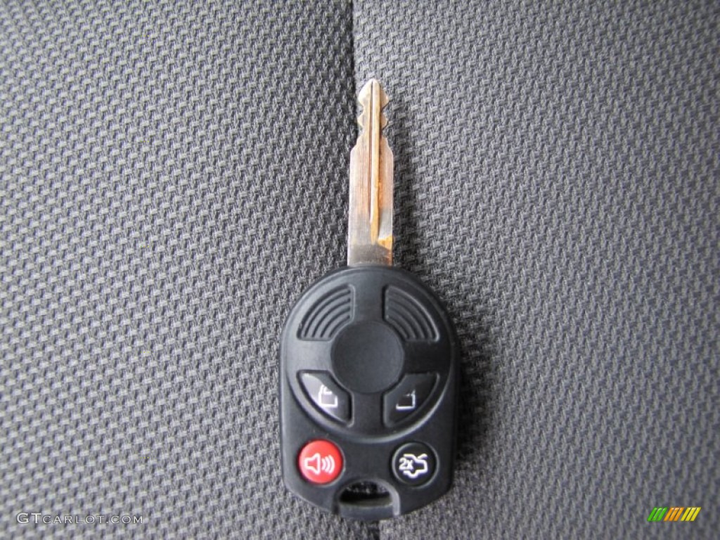 2009 Ford Escape XLT V6 4WD Keys Photos