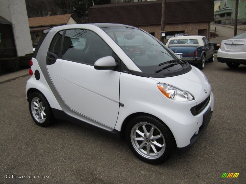 2009 fortwo passion coupe - Crystal White / Design Black photo #1