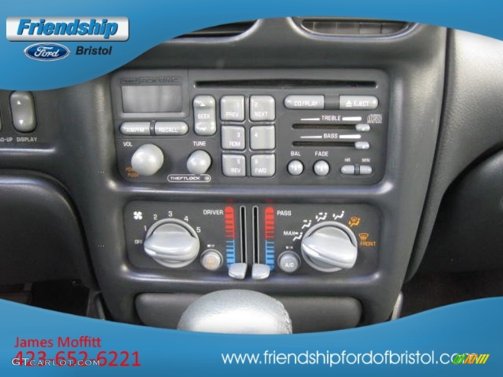 2003 Grand Prix GTP Sedan - Blue Black Metallic / Graphite photo #25