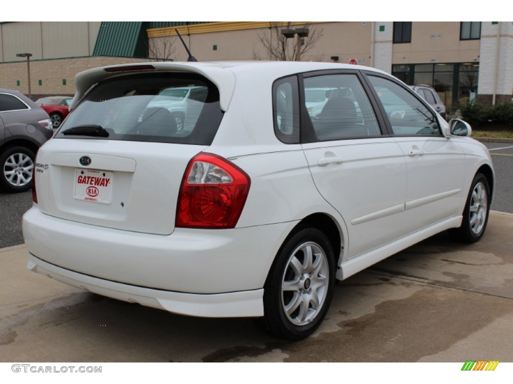 2005 Spectra 5 Wagon - Clear White / Beige photo #5