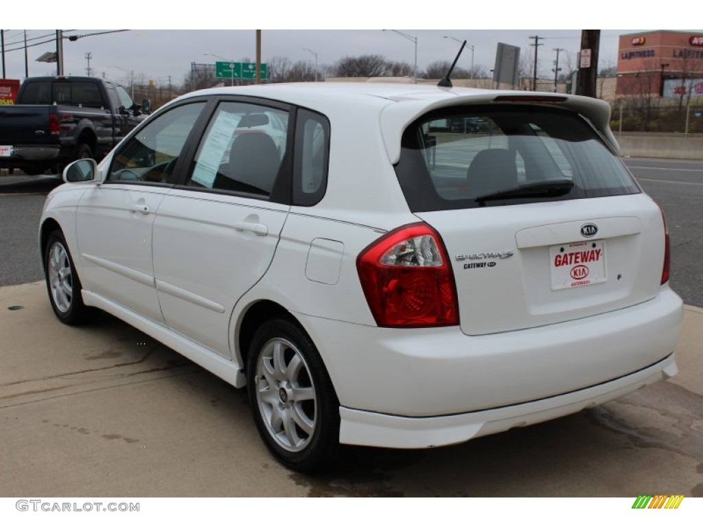 2005 Spectra 5 Wagon - Clear White / Beige photo #7
