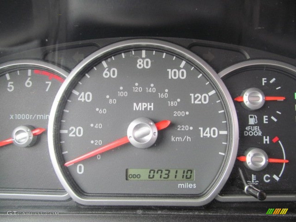 2004 Endeavor LS AWD - Titanium Gray Pearl / Charcoal Gray photo #20