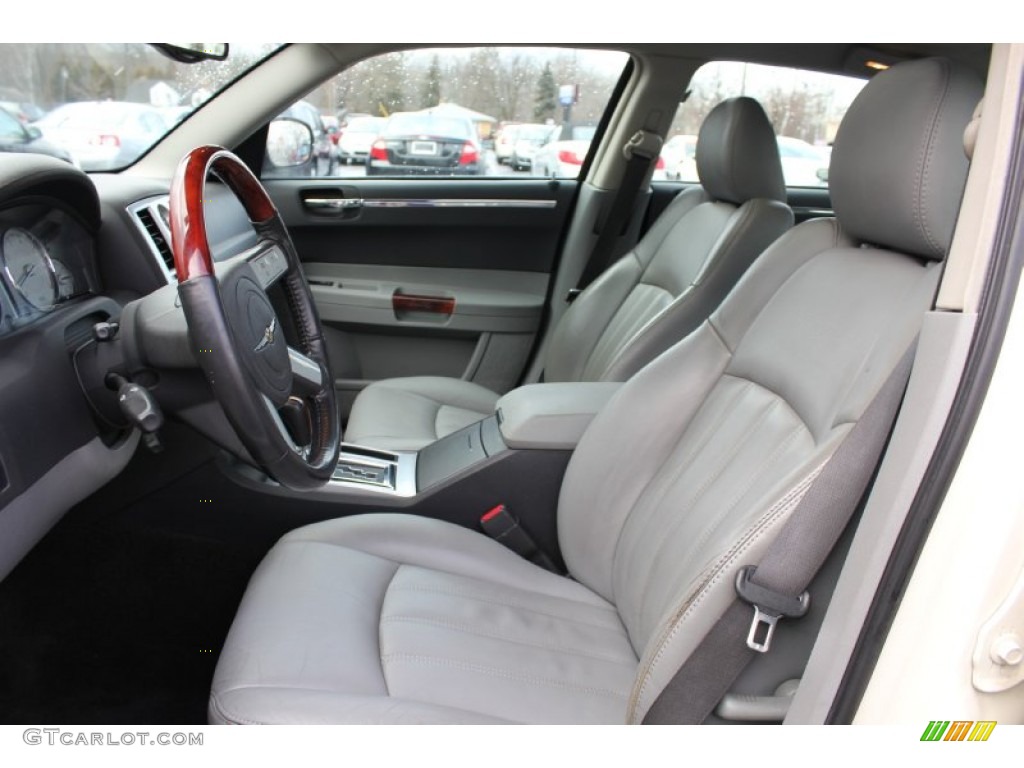 2006 Chrysler 300 C HEMI Front Seat Photo #62543401
