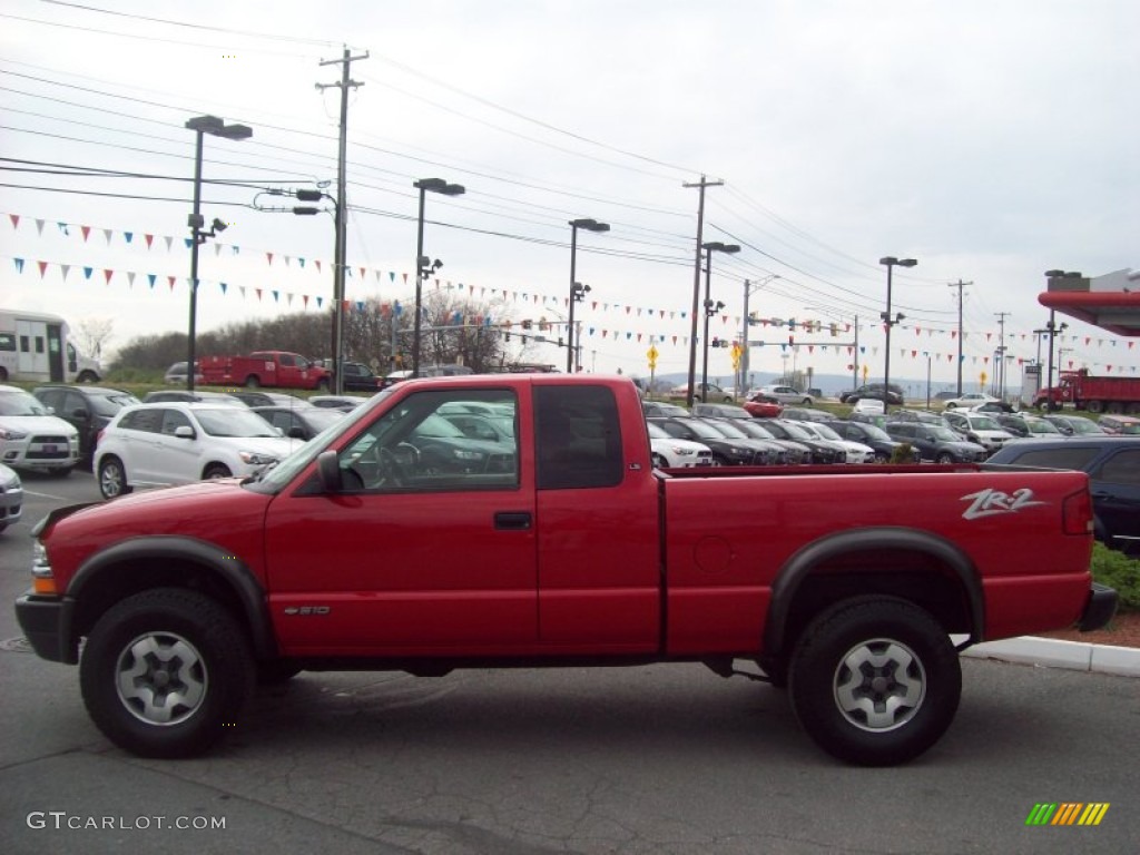 2001 S10 ZR2 Extended Cab 4x4 - Victory Red / Graphite photo #2