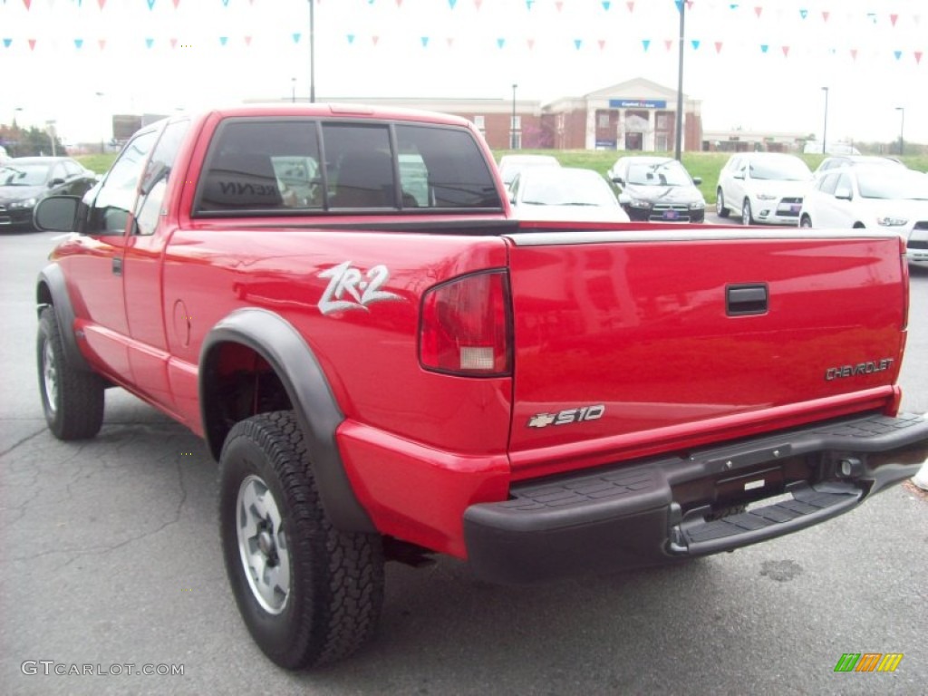 2001 S10 ZR2 Extended Cab 4x4 - Victory Red / Graphite photo #3