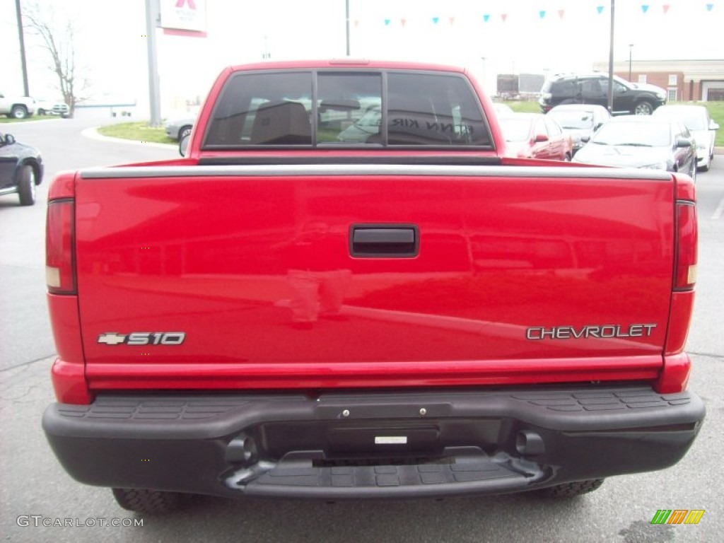 2001 S10 ZR2 Extended Cab 4x4 - Victory Red / Graphite photo #4