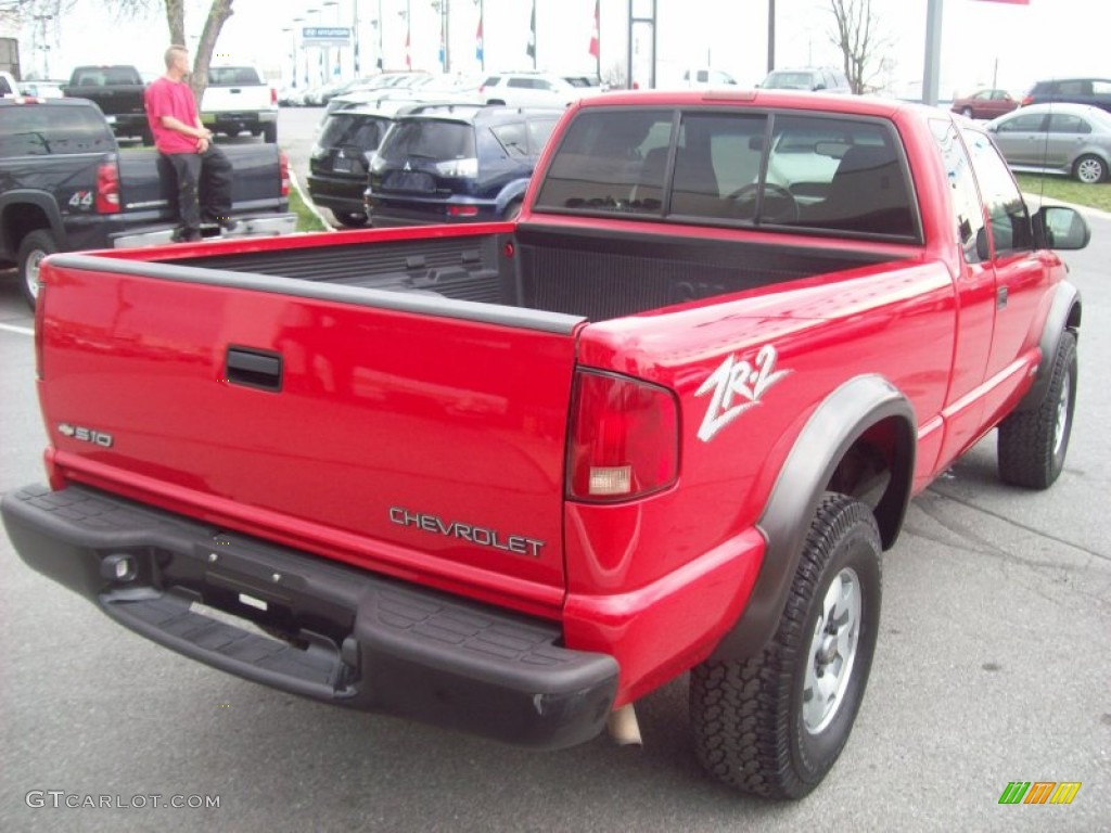 2001 S10 ZR2 Extended Cab 4x4 - Victory Red / Graphite photo #5