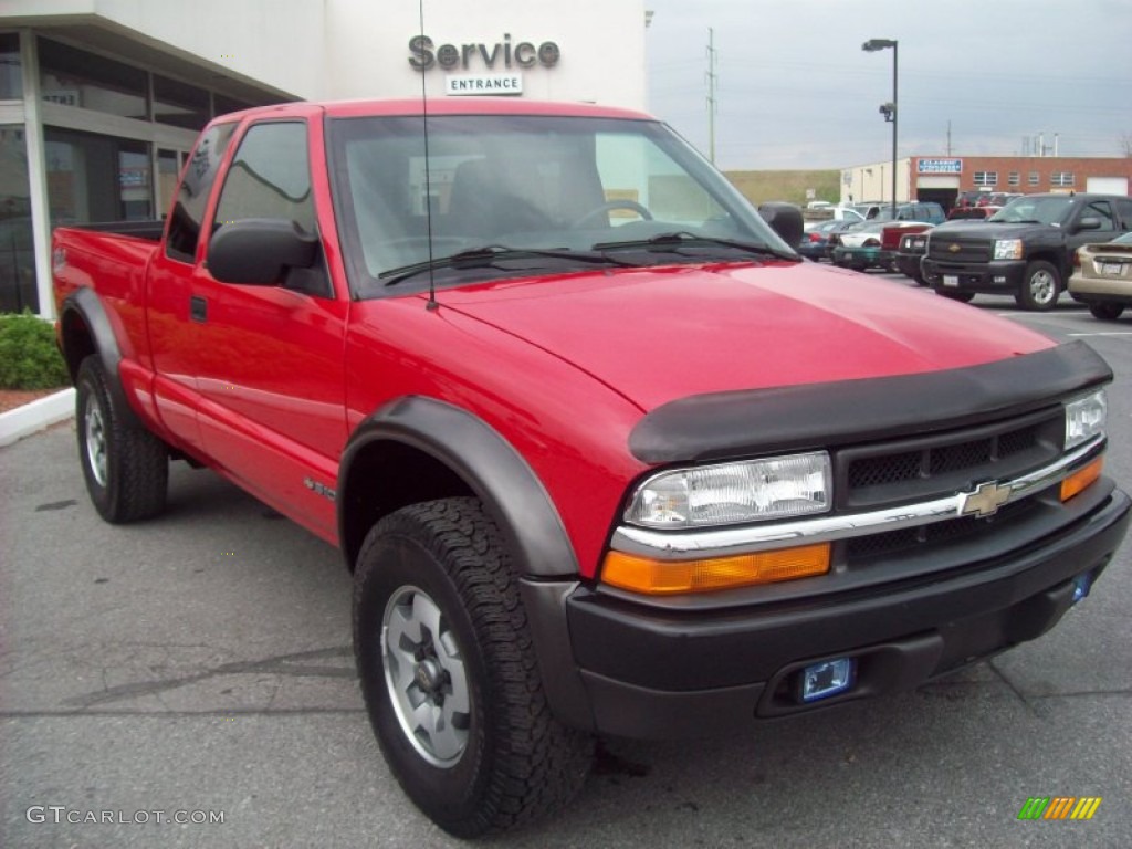 2001 S10 ZR2 Extended Cab 4x4 - Victory Red / Graphite photo #7