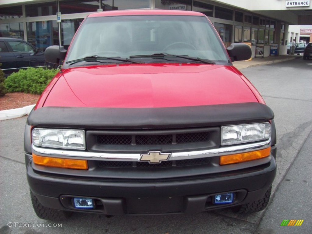 2001 S10 ZR2 Extended Cab 4x4 - Victory Red / Graphite photo #8