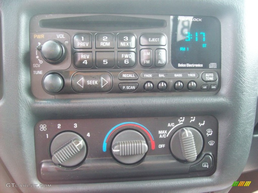 2001 S10 ZR2 Extended Cab 4x4 - Victory Red / Graphite photo #12