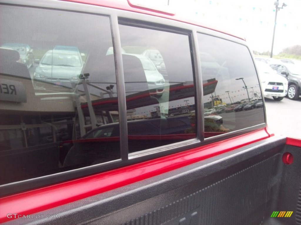 2001 S10 ZR2 Extended Cab 4x4 - Victory Red / Graphite photo #19