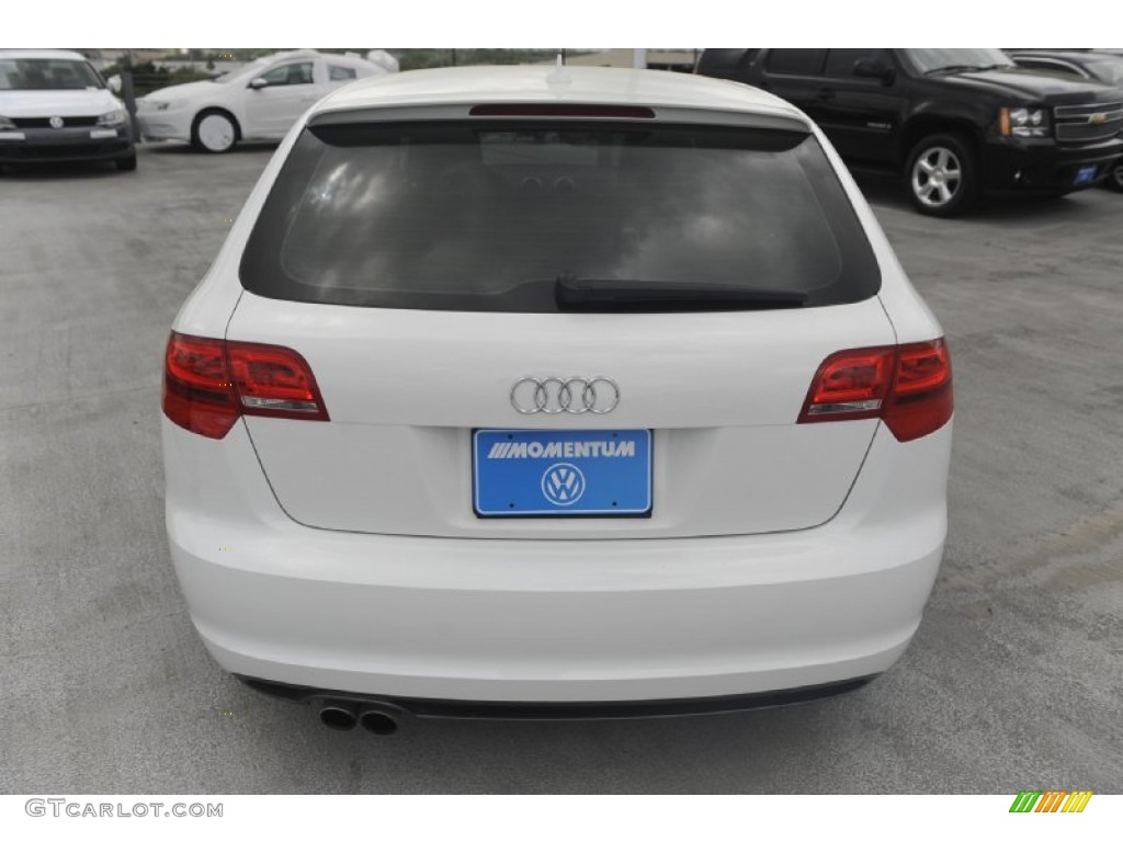 2010 A3 2.0 TFSI quattro - Ibis White / Black photo #4