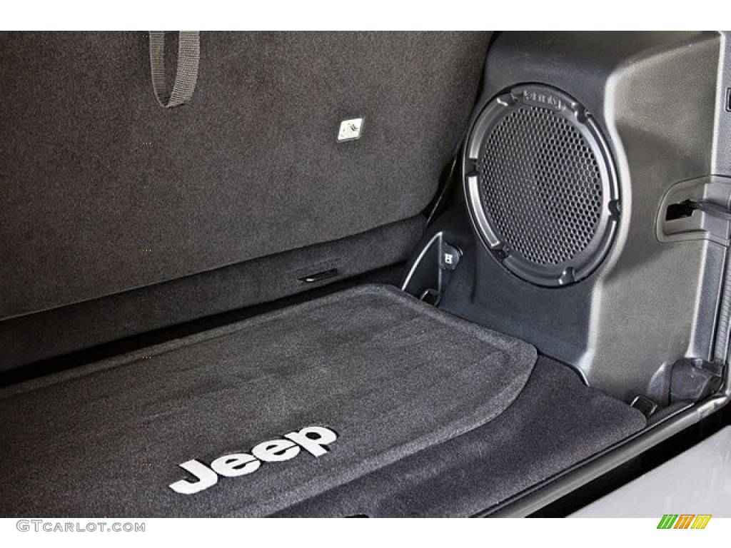 2011 Wrangler Sahara 4x4 - Black / Black/Dark Saddle photo #14