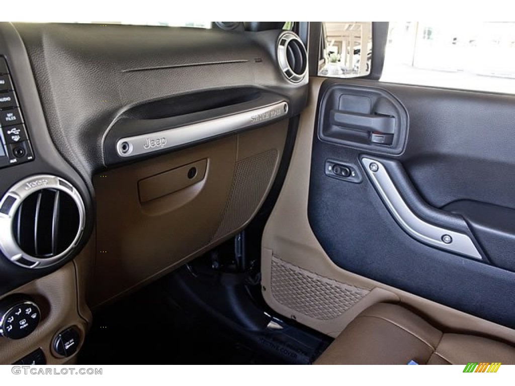 2011 Wrangler Sahara 4x4 - Black / Black/Dark Saddle photo #24