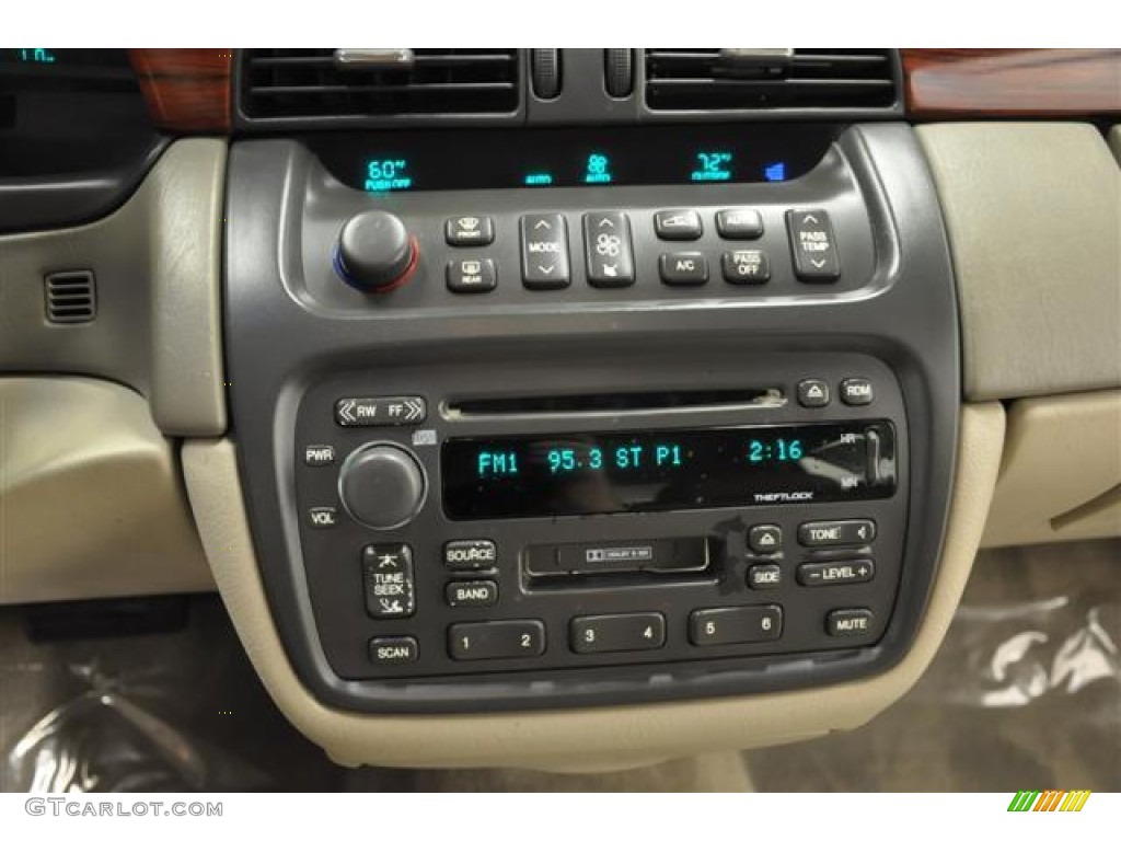 2001 Cadillac DeVille Sedan Controls Photo #62554147