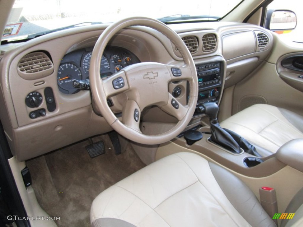 Light Cashmere Interior 2004 Chevrolet TrailBlazer LT 4x4 Photo #62556622