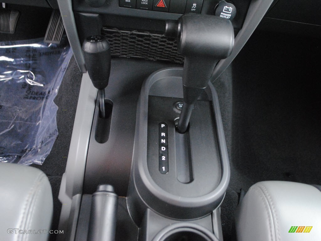 2010 Jeep Wrangler Unlimited Rubicon 4x4 4 Speed Automatic Transmission Photo #62559039