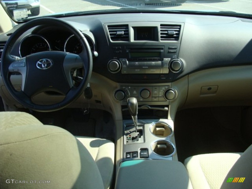 2010 Highlander V6 4WD - Cypress Green Pearl / Sand Beige photo #9