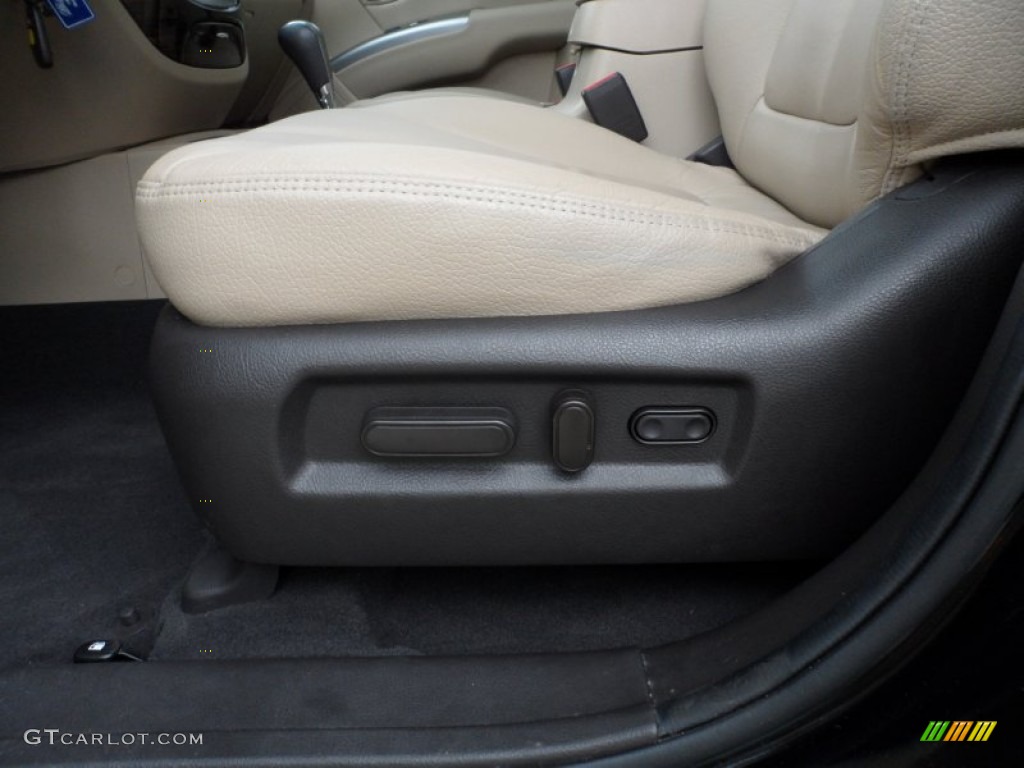 2010 Hyundai Santa Fe Limited Front Seat Photos