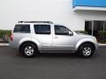 2007 Silver Lightning Nissan Pathfinder SE  photo #2