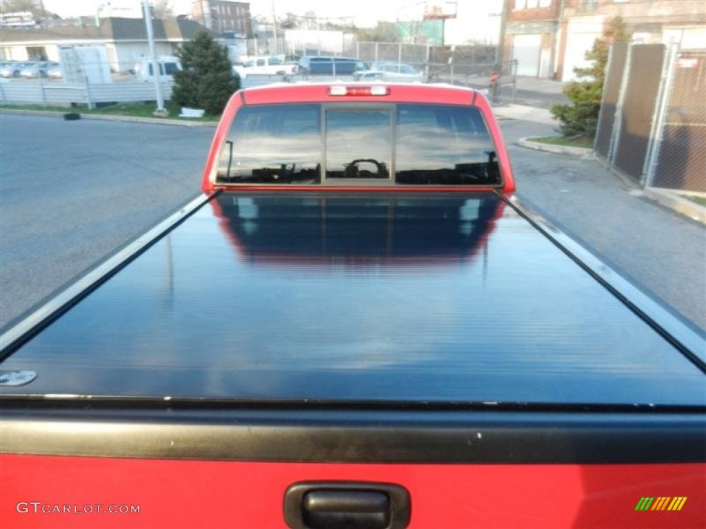 2004 Sierra 2500HD SLT Crew Cab 4x4 - Fire Red / Dark Pewter photo #8