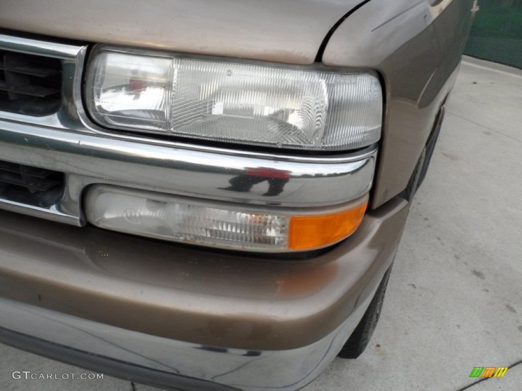 2003 Suburban 1500 LT - Sandalwood Metallic / Tan/Neutral photo #10