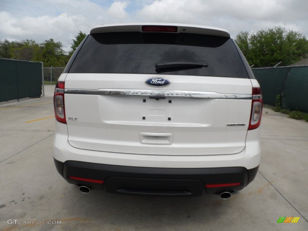 2013 Explorer XLT - White Platinum Tri-Coat / Charcoal Black photo #4