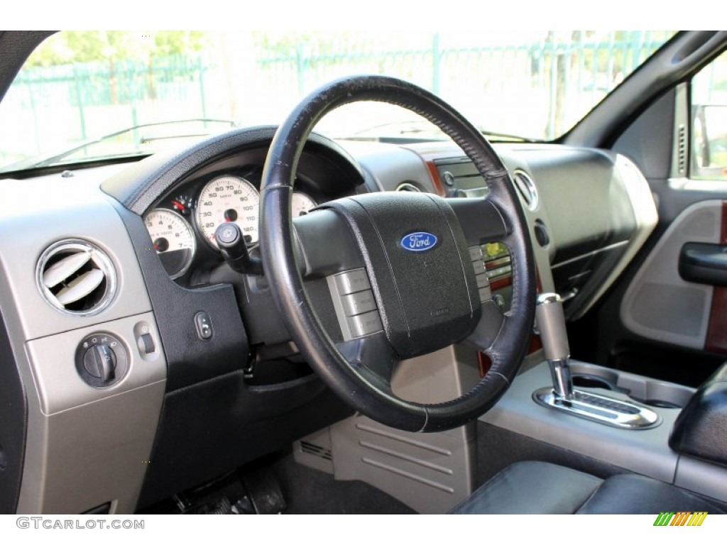 2005 Ford F150 Lariat SuperCrew 4x4 Black Dashboard Photo #62576695