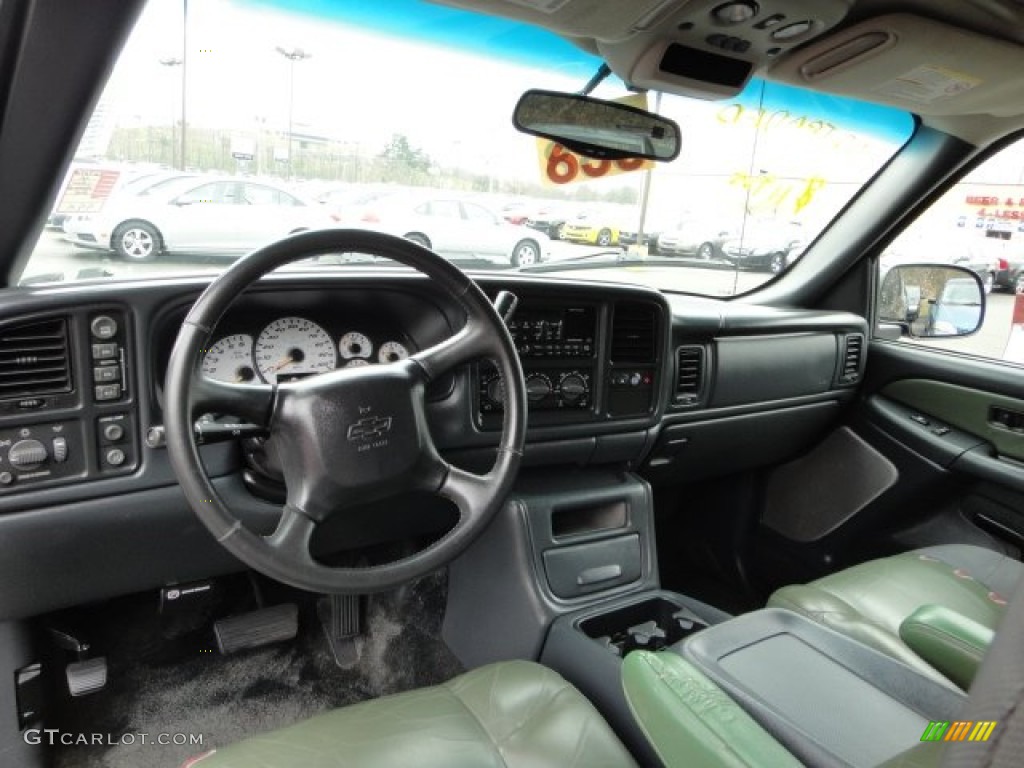 2002 Chevrolet Avalanche The North Face Edition 4x4 Cedar Green/Graphite Dashboard Photo #62581324