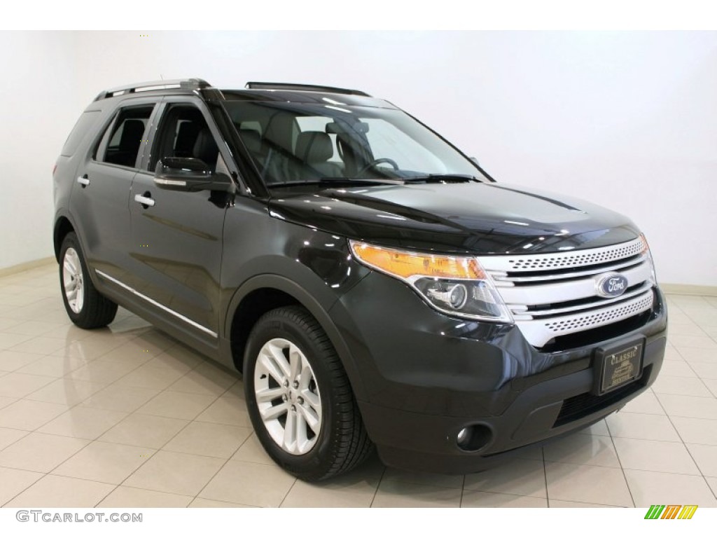 2011 Explorer XLT 4WD - Tuxedo Black Metallic / Charcoal Black photo #1