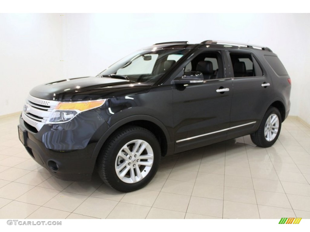 2011 Explorer XLT 4WD - Tuxedo Black Metallic / Charcoal Black photo #3